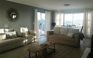 3 Bedroom Apartment in Bloubergstrand
