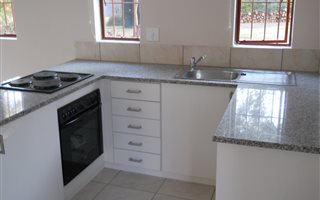 1 Bedroom Garden Cottage in Randjesfontein