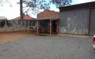 1500 m² Commercial space in De Beers
