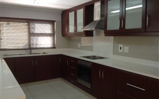 2 Bedroom Flat in Surrey Estate