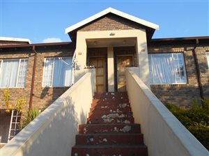 2 Bed Apartment in Rooihuiskraal