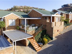 2 Bed Townhouse in Helderkruin