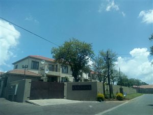 3 Bed Townhouse in Whitney Gardens