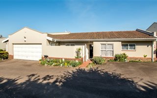 3 Bedroom Simplex in Chiltern Hills