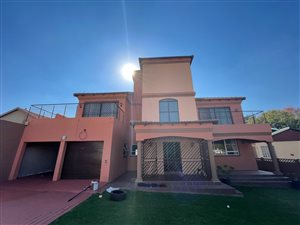 6 Bed House in Alan Manor