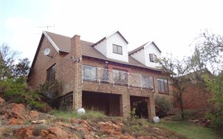 3 Bedroom Townhouse in Noordheuwel
