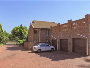3 Bed Apartment in Moreleta Park