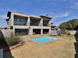 4 Bed House in Eye of Africa