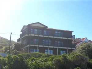 6 Bed House in Dana Bay