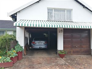 6 Bed House in Petersfield