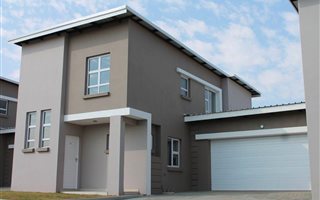 3 Bedroom Townhouse in Eagle Canyon Golf Estate