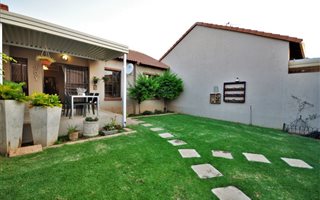 2 Bedroom Simplex in Moreleta Park