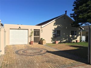 3 Bed House in Lotus River