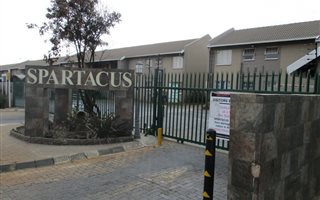2 Bedroom Townhouse in Ravenswood
