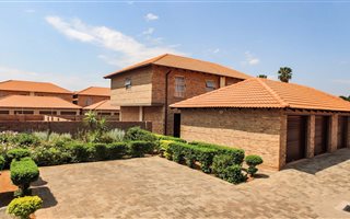 3 Bedroom Duplex in Theresa Park