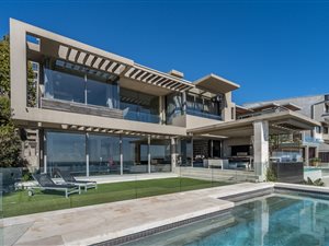 5 Bed House in Bantry Bay