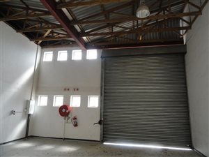 325 m² Commercial space in Airport Industria