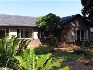 4 Bed House in Meyerspark