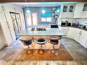 4 Bed House in Blythedale Beach