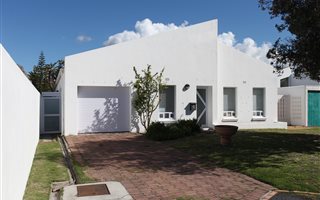 3 Bedroom House in Marina Da Gama