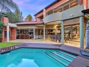 4 Bed House in Ruimsig Country Estate