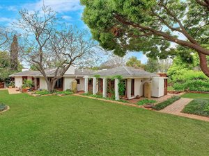 6 Bed House in Melrose Estate