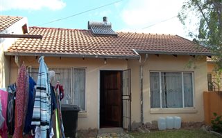 2 Bedroom Townhouse in Lombardy West