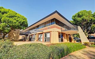 690.299987792969 m² Office Space in Weltevreden Park