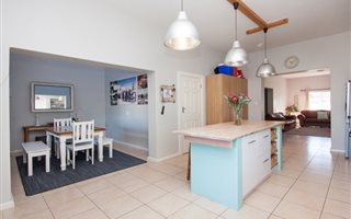 4 Bedroom House in Schoenmakerskop