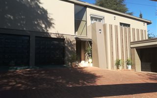 4 Bedroom House in Waterkloof Ridge
