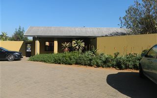 300 m² Office Space in Witbank