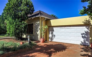 4 Bedroom House in Dan Pienaar