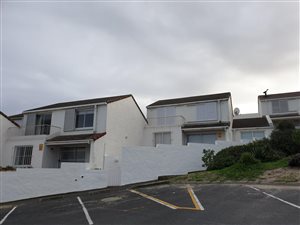 4 Bed House in Bloubergstrand