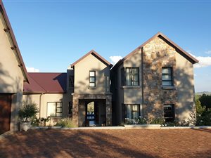 4 Bed House in Dullstroom