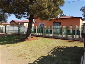4 Bed House in Aston Lake