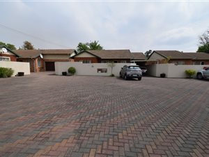 3 Bed Townhouse in Schuinshoogte