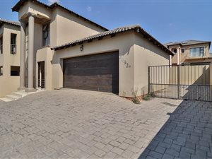 3 Bed Townhouse in Thatchfield