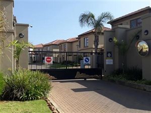 2 Bed Townhouse in Vanderbijlpark SE8
