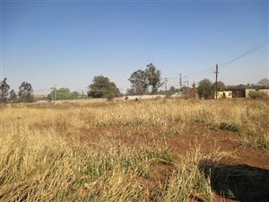 4000 m² Land available in Highbury