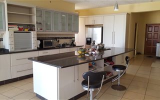 6 Bedroom House in La Mercy