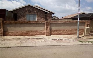 3 Bedroom House in Naledi