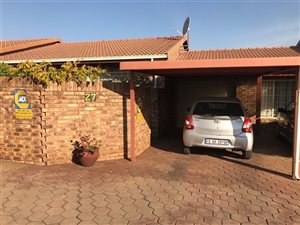 2 Bed Townhouse in Die Hoewes