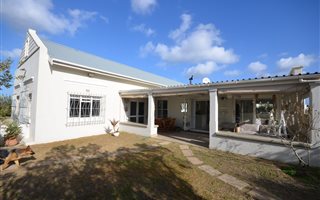 2.8 ha Farm in The Crags