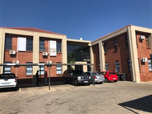 104 m² Office Space in Die Hoewes