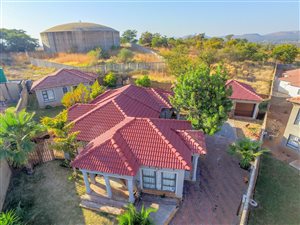 5 Bed House in Geelhoutpark