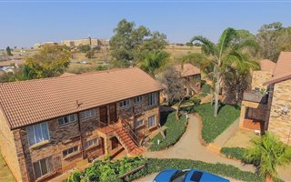 2 Bedroom Simplex in Moreleta Park