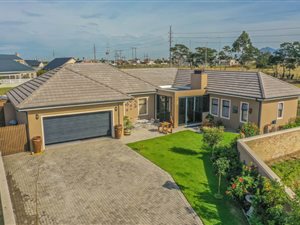 3 Bed House in Kraaibosch