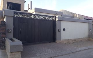 4 Bedroom House in Zola