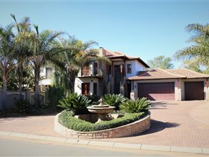 4 Bed House in Ruimsig