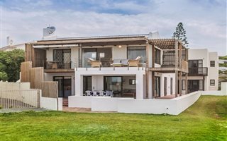 6 Bedroom House in Arniston